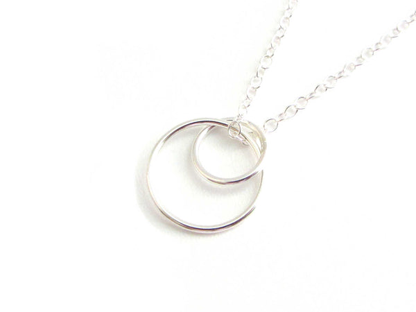 Infinity Necklace Sterling Silver, Linked Three Circle Necklace, Circle  Pendant, Delicate Dainty Eternity Three Ring Circle Necklace for 3 - Etsy